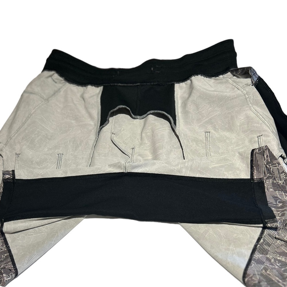 Lululemon T.H.E. Short Linerless Gray Shorts Size Small - Picture 9 of 10